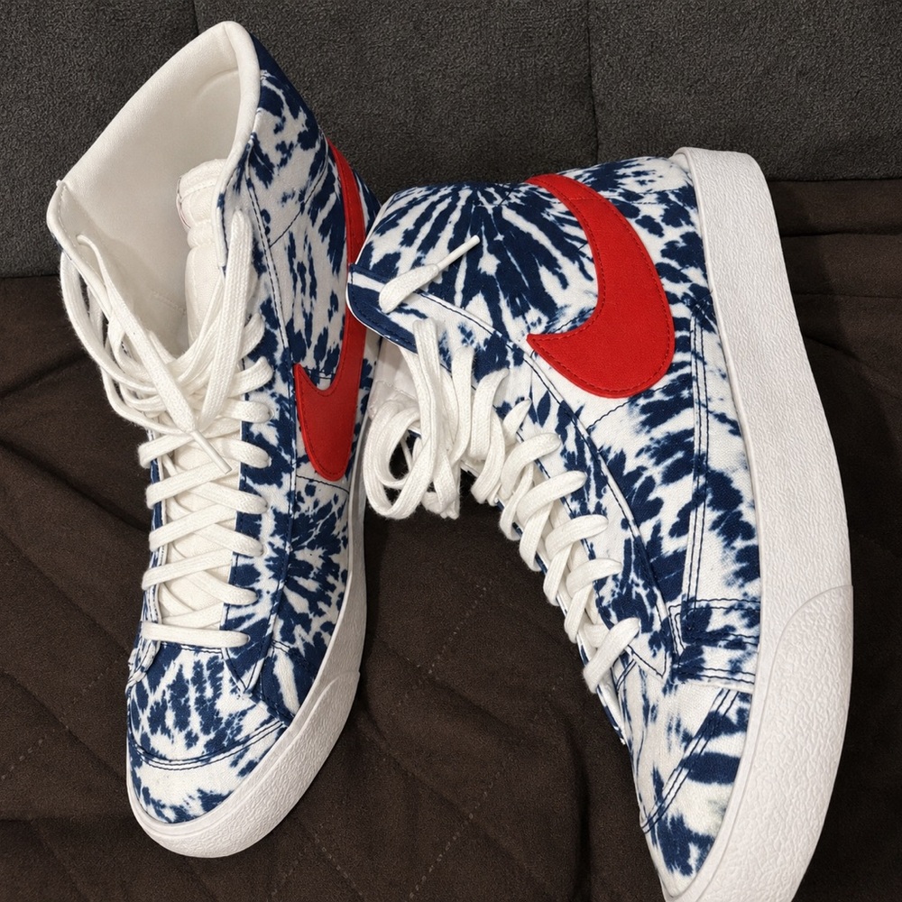 Men’s Nike High-Top Tie-Dye Sneakers with Red Swoosh